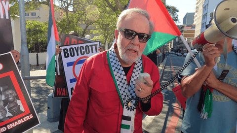 36 Criticising Videos