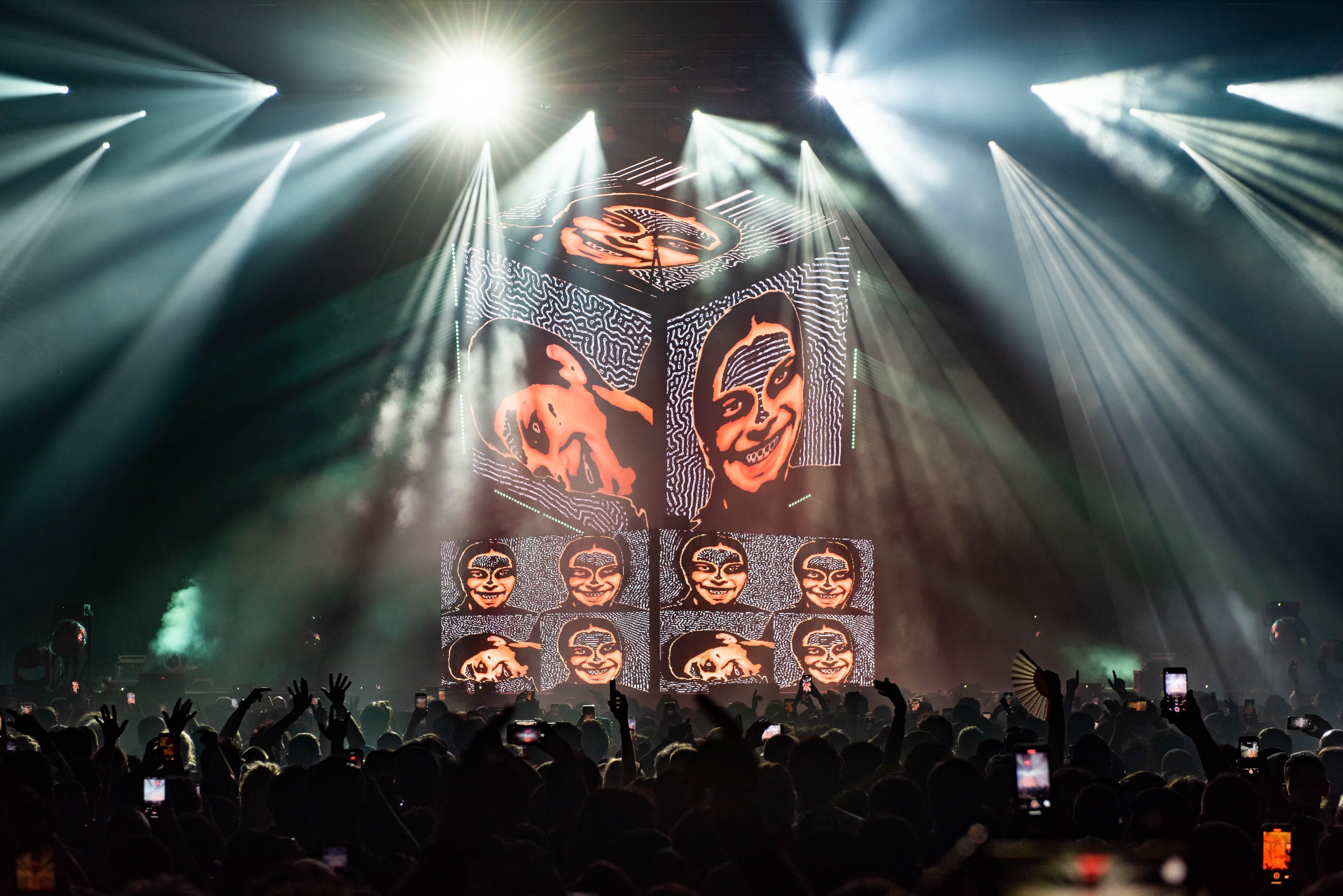 Aphex Twin diciéndote come to daddy