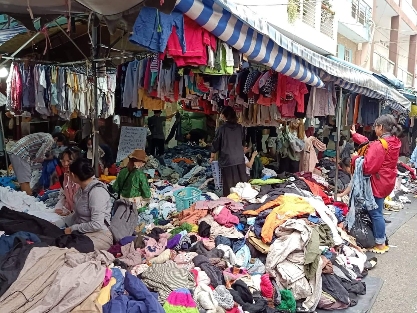 kinh-doanh-thoi-trang-secondhand-2.JPG kinh-doanh-thoi-trang-secondhand-2.JPG