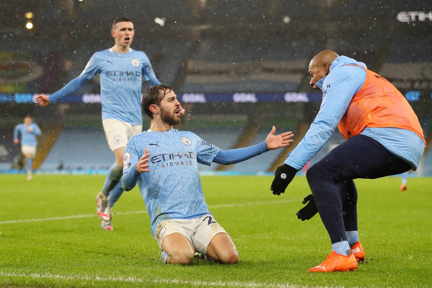 Fernandinho Bernardo Silva Phil Foden Man City Etihad