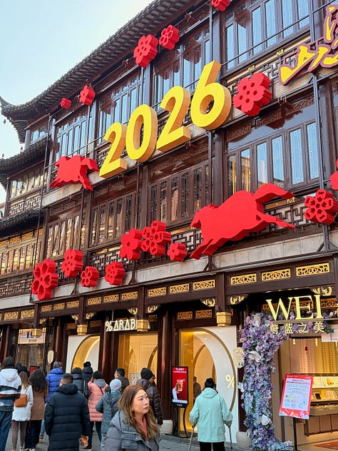 Como ficam as ruas em Shanghai, também decoradas para o  "Lantern Festival", que faz parte das festividades