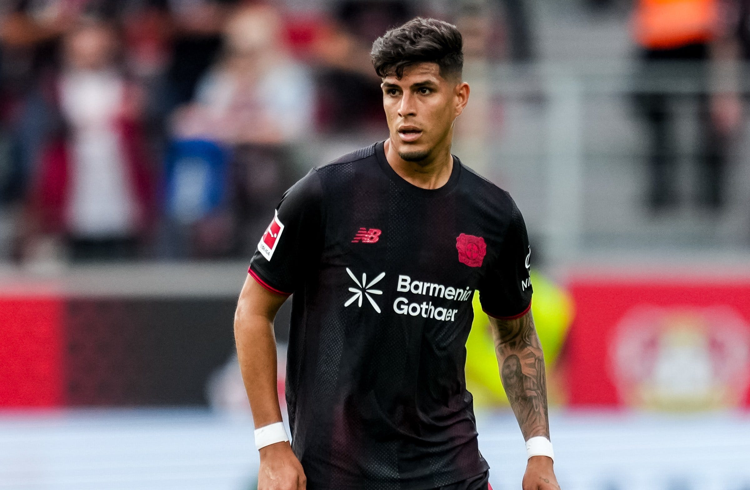 Piero Hincapié Chiến Binh Ecuador Và Bức Tường Trẻ Trung Ở Hàng Thủ