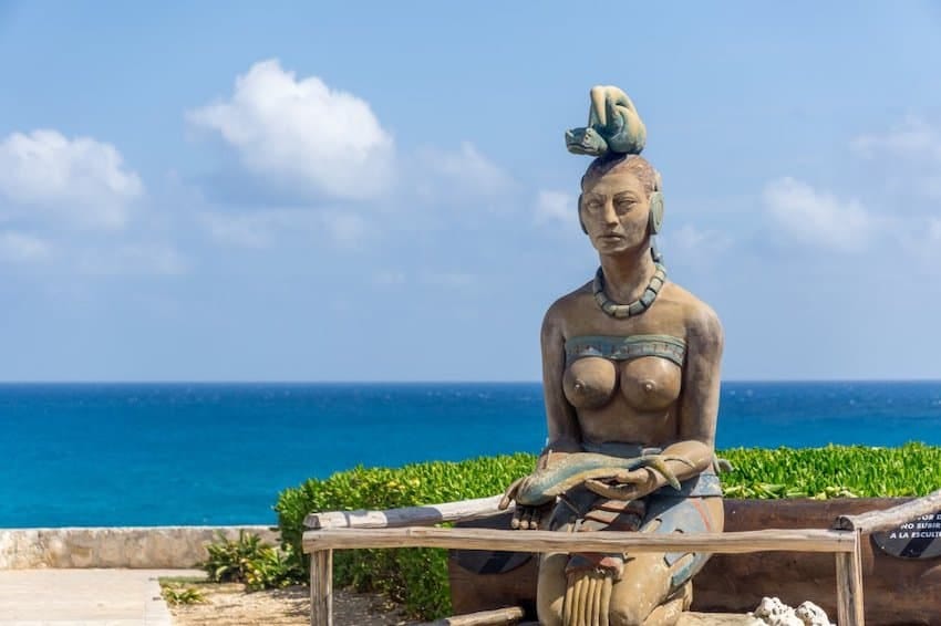 Maya moon goddess Ixchel: a benevolent deity with a dark side