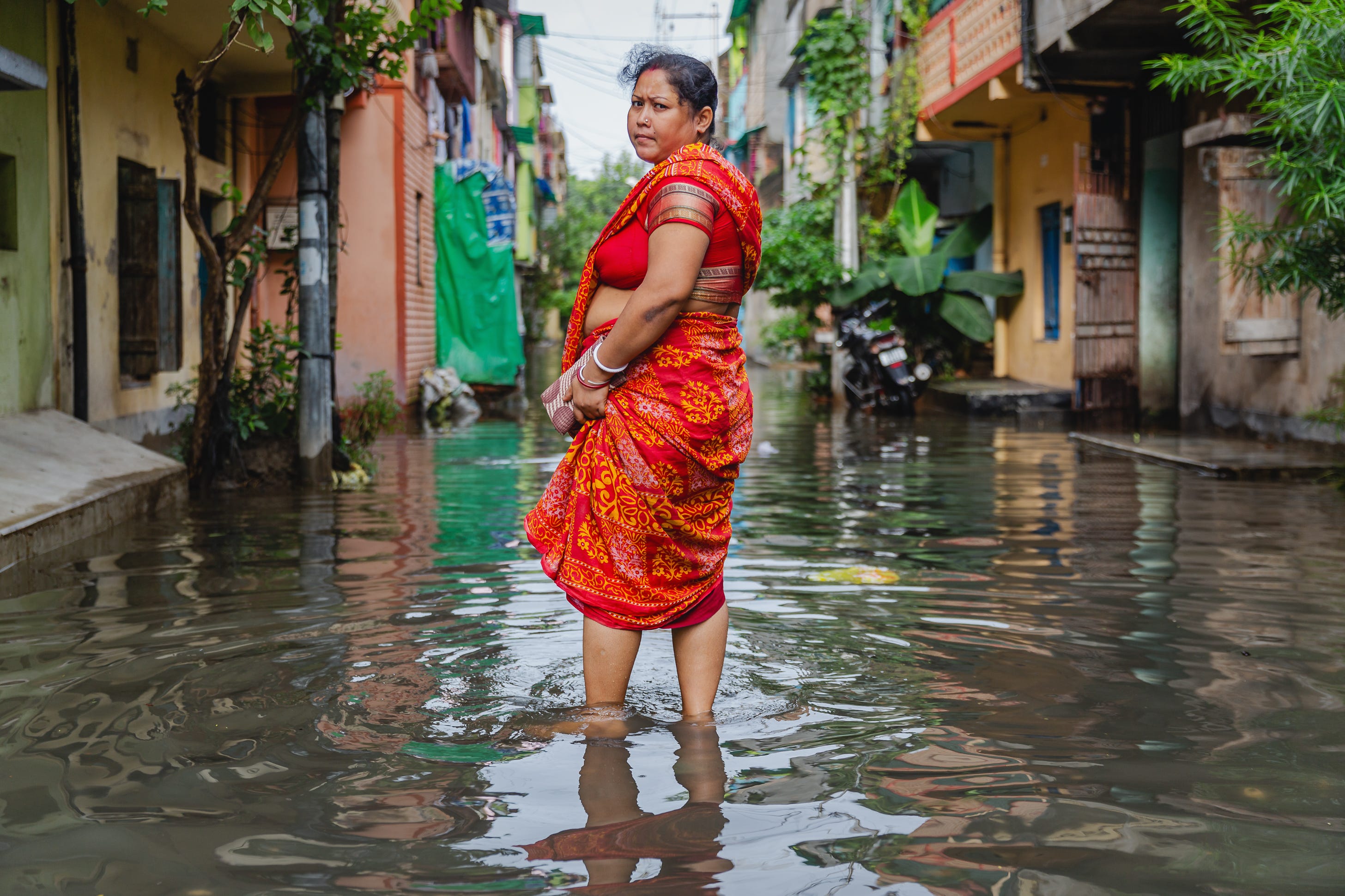 Flooded residential street, Kolkata, India. 1/250, ƒ/2.8, ISO 100, 50mm. © Gavin Gough