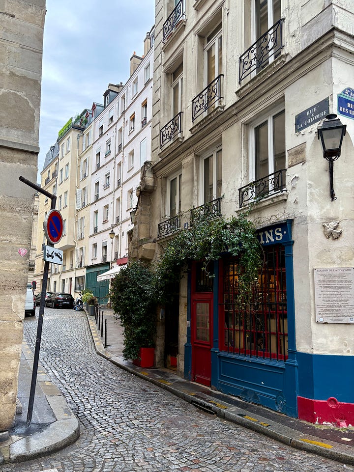 Photos of narrow medieval streets on the Ile de la Cite in Paris