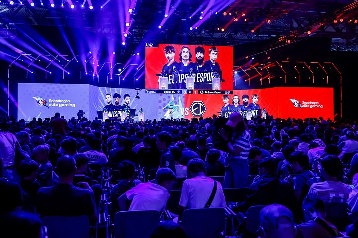 pictures of the crowds at Gamescom, Cologne