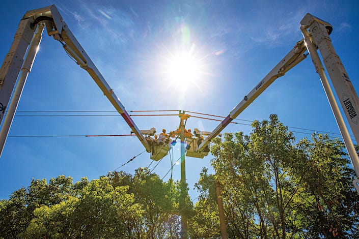 In 2021, many parts of the country were hit by unprecedented power crunches growing out of rising energy demand amid record heat waves and a coal supply shortage.　