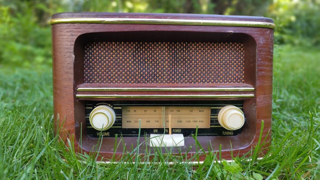 The Evolution of Radio and Music: From Traditional Airwaves to Modern  Online Stations - Tunitemusic