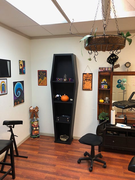 A real "pine box" for Real-Eye-Zing-Art