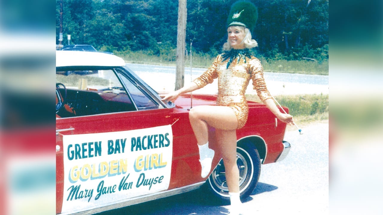 Packers' former drum majorette, head cheerleader Mary Jane Van Duyse dies  at 89 - BVM Sports