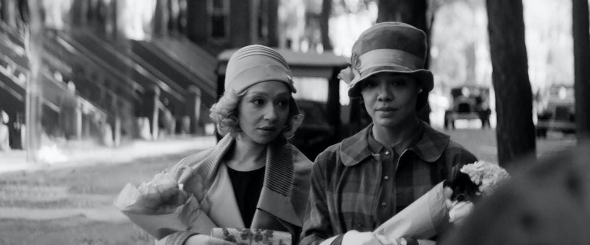 Passing movie review & film summary (2021) | Roger Ebert