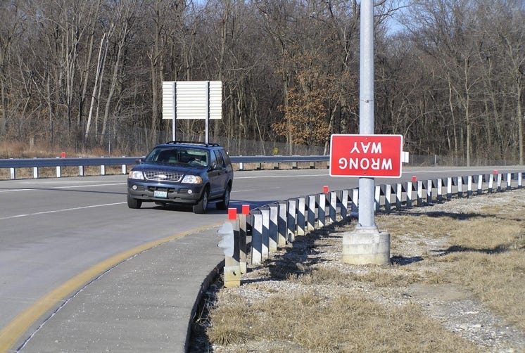 A car driving on a road

AI-generated content may be incorrect.