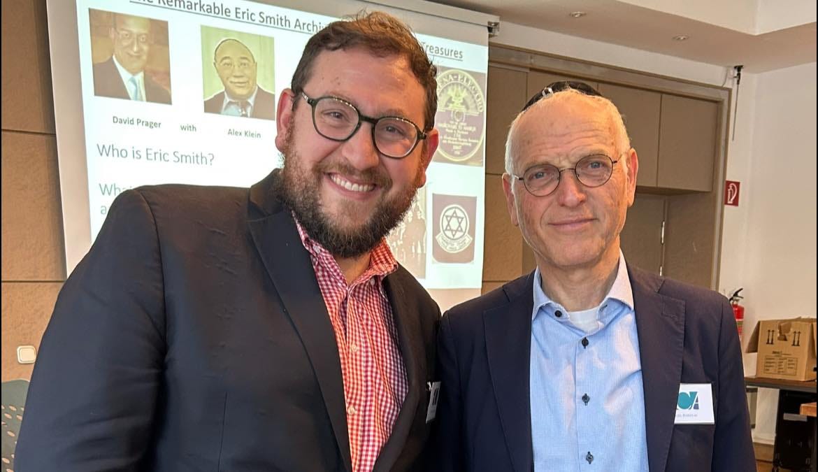 May be an image of eyeglasses and text that says 'nemarkable remarkable Eric Smith Archi reasures David DavidPrager Prager with Alex Klein Who WhoisEricSmith? is Eric Smith? ล้าท้ Wh อ 中にめのかげ ភ 피'