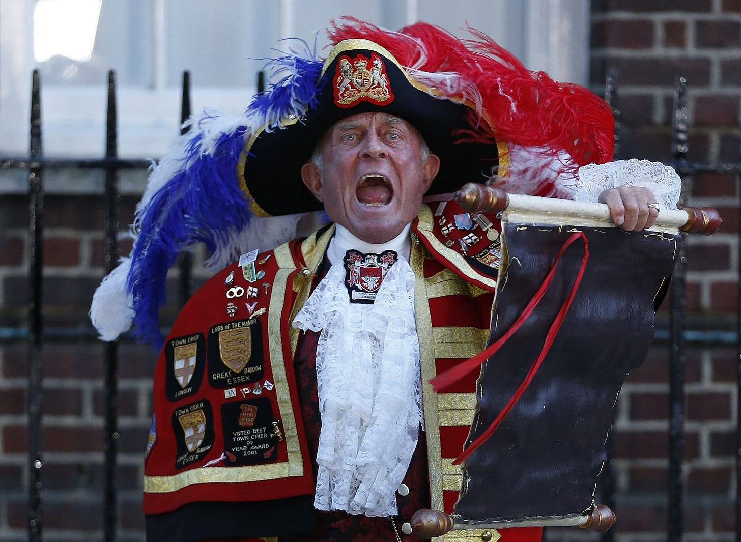 Town crier's royal birth cameo confuses US journos | The Seattle Times
