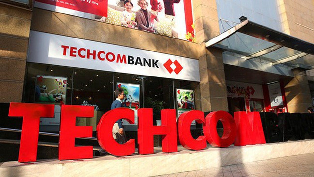 TCB vừa hồi nhẹ, người nhà "sếp" Techcombank đăng ký bán ra hơn 800.000 cổ  phiếu - VnEconomy