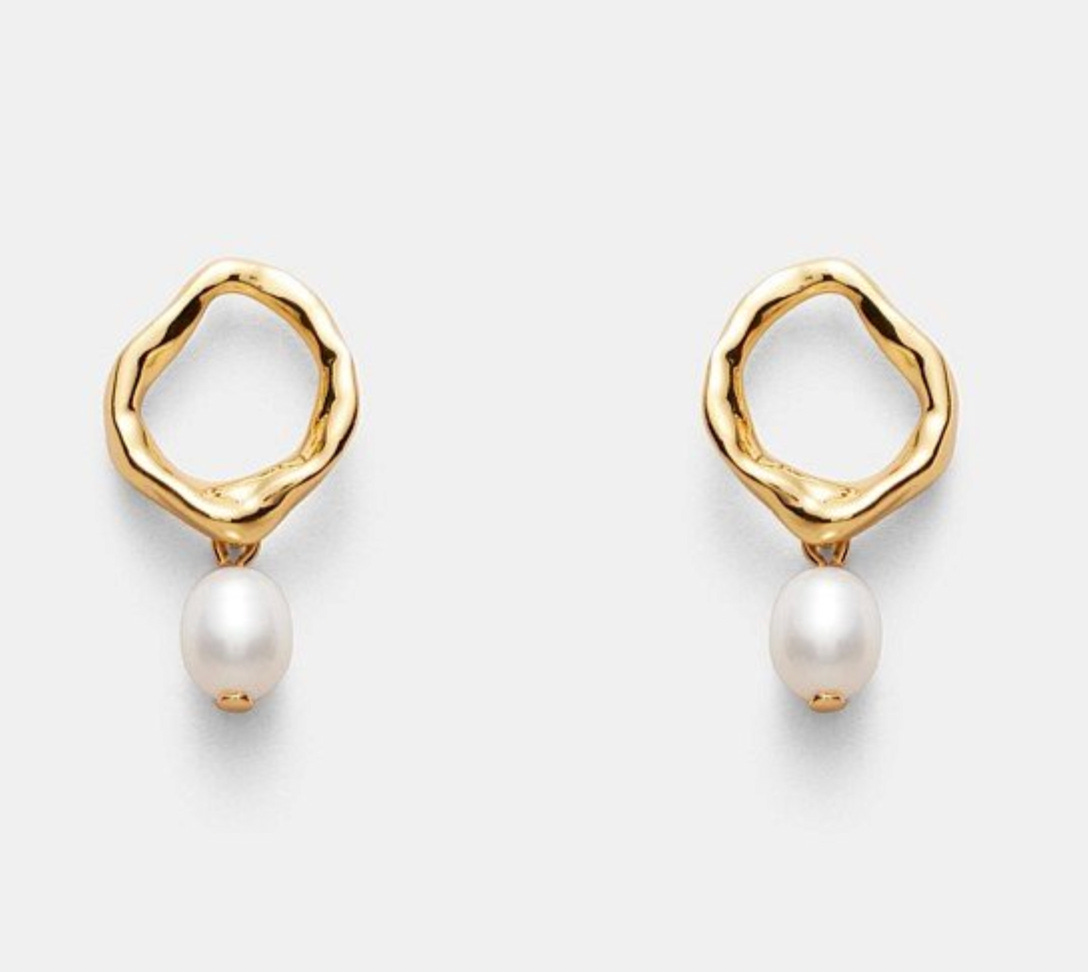 Pair of small gold earrings with pearls.