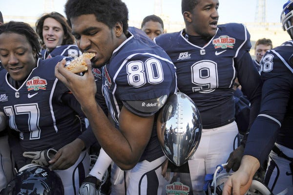 Pictures: Papajohns.com Bowl – UConn 20, South Carolina 7 – Hartford Courant