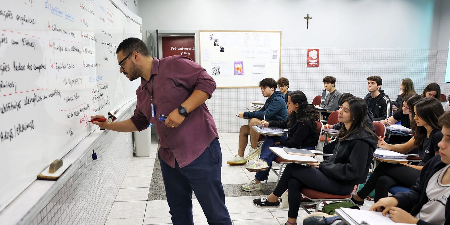 Carteira nacional do professor será entregue em outubro | Radioagência  Nacional