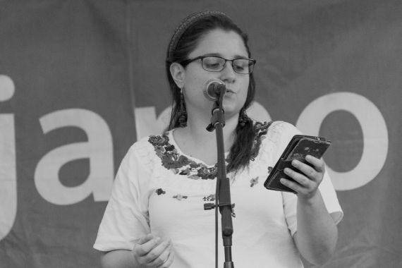 POEMAS DE LA COSTARRICENSE PAOLA VALVERDE ALIER, FINALISTA DEL PREMIO PILAR  FERNÁNDEZ LABRADOR 2018