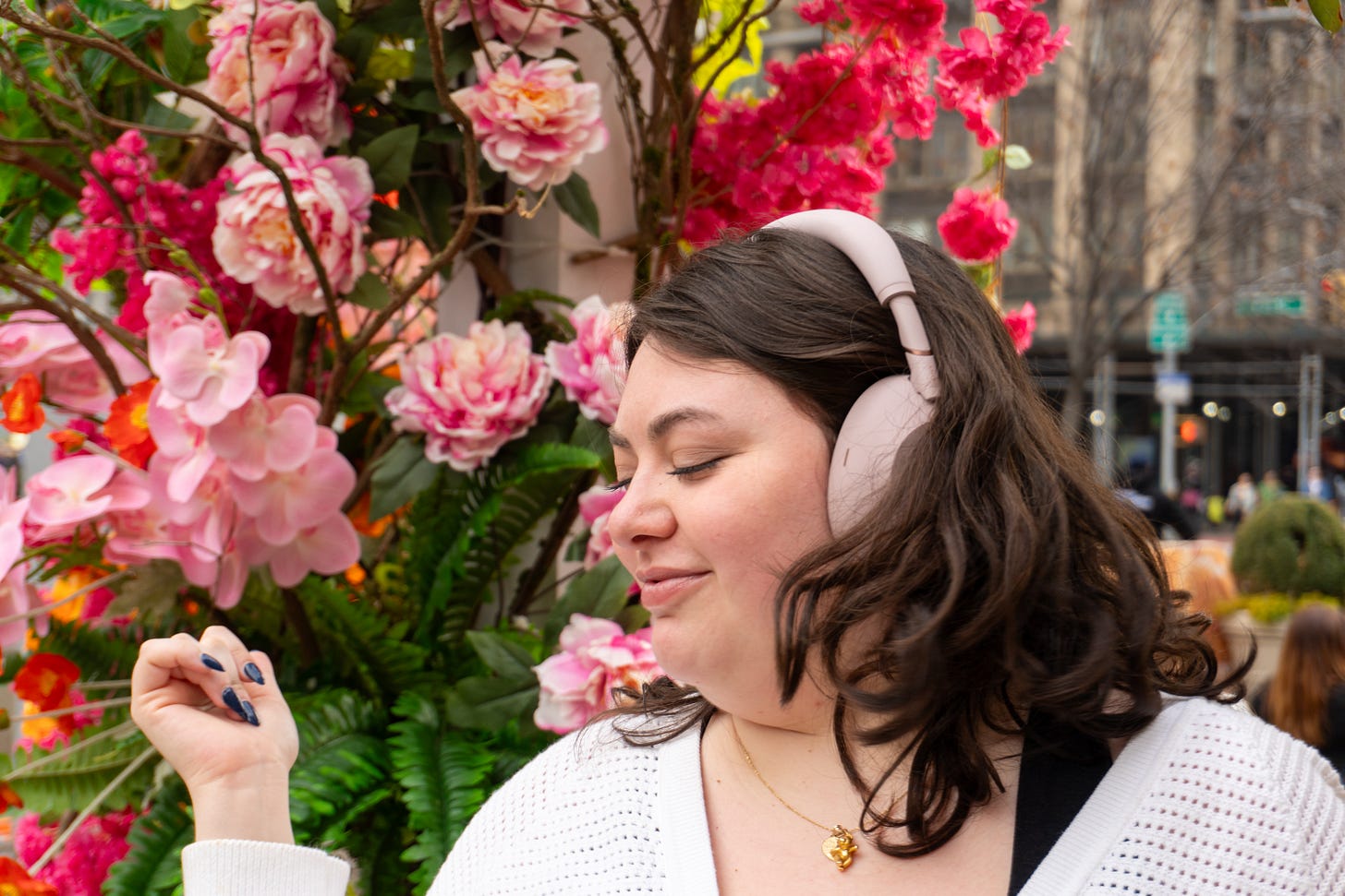 My girlfriend tested Sony's XM6 headphones - here are her favorite