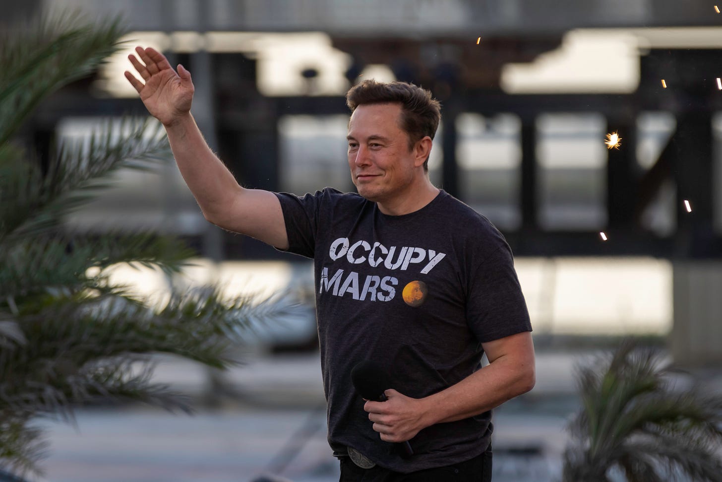 BOCA CHICA BEACH, TX - AUGUST 25: SpaceX founder Elon Musk walks on stage during a T-Mobile and SpaceX joint event on August 25, 2022 in Boca Chica Beach, Texas. The two companies announced plans to work together to provide T-Mobile cellular service using Starlink satellites. (Photo by Michael Gonzalez/Getty Images) BOCA CHICA BEACH, TX - AUGUST 25: SpaceX founder Elon Musk walks on stage during a T-Mobile and SpaceX joint event on August 25, 2022 in Boca Chica Beach, Texas. The two companies announced plans to work together to provide T-Mobile cellular service using Starlink satellites. (Photo by Michael Gonzalez/Getty Images)