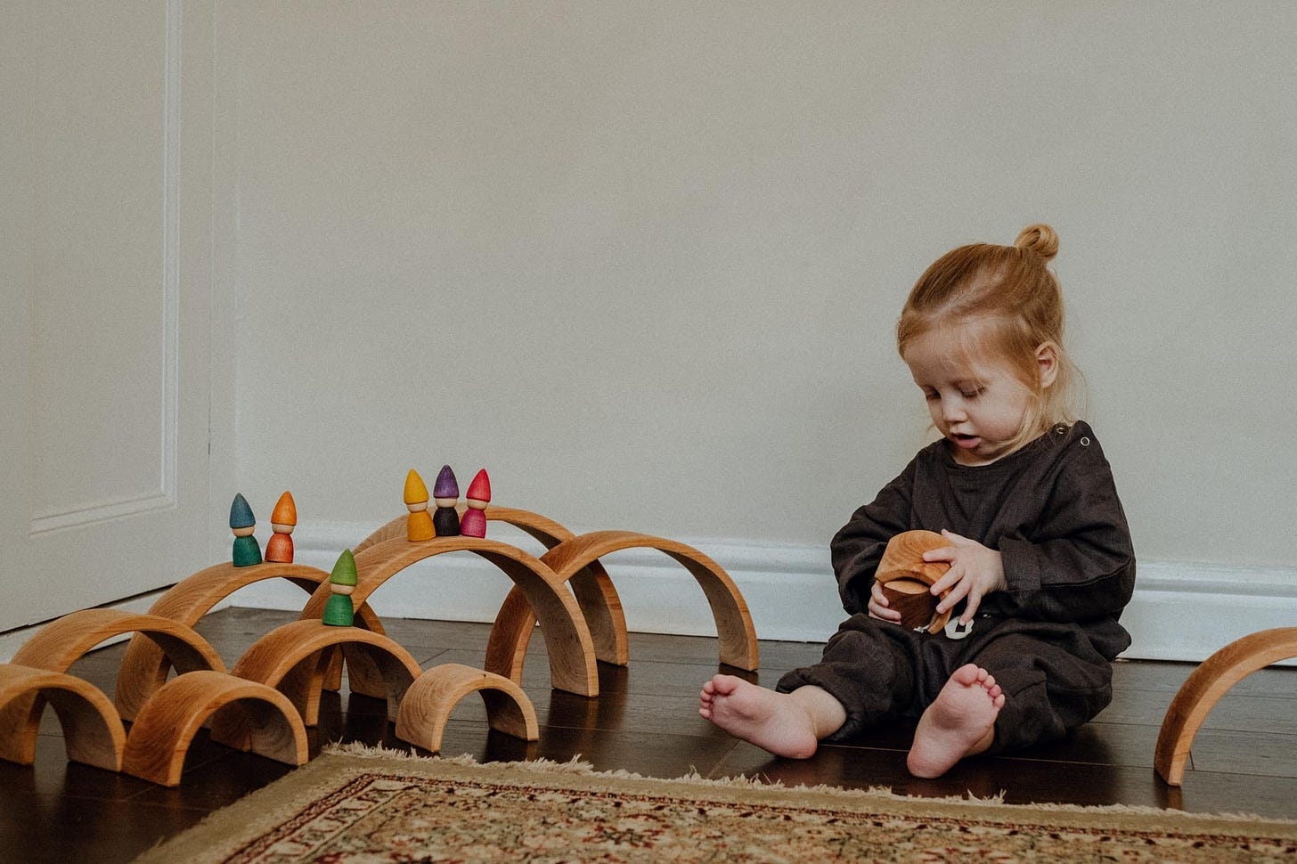Stop being the entertainer: build play habits that let your child succeed on her own Stop being the entertainer: build play habits that let your child succeed on her own