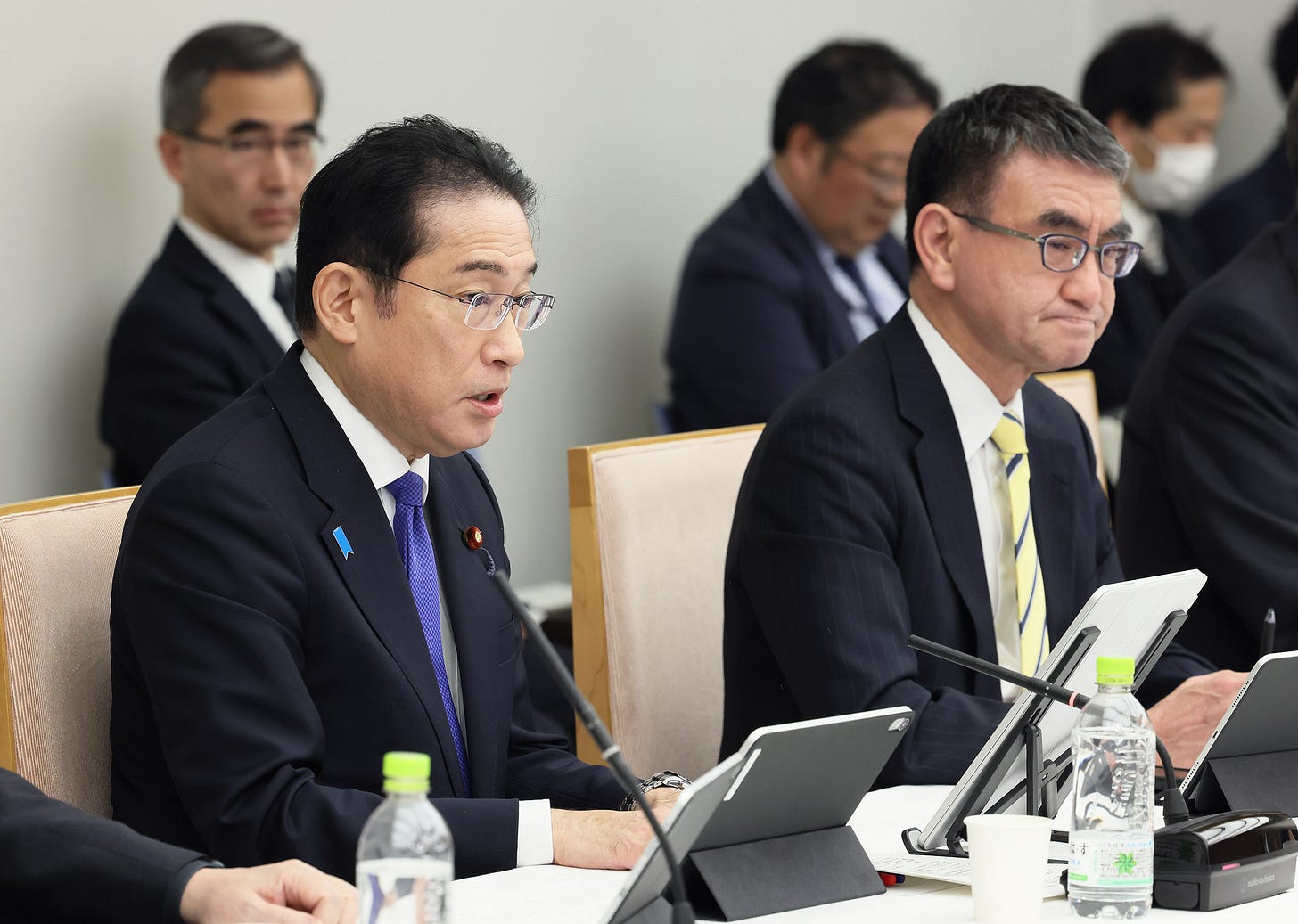 Prime Minister Kishida wrapping up a meeting (1)
