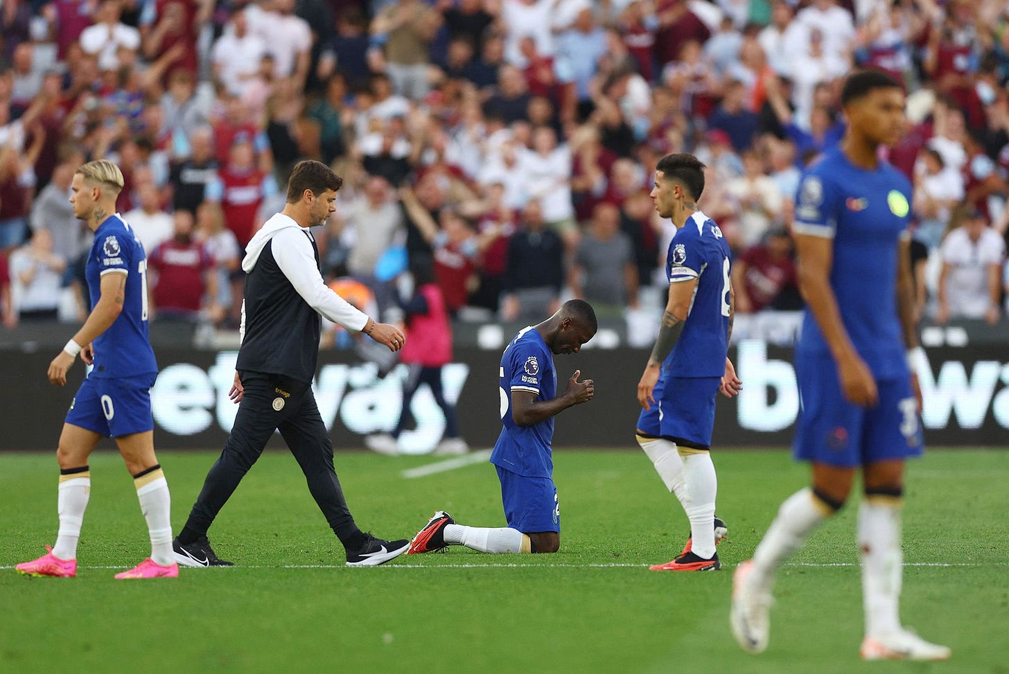 Chelsea manager Mauricio Pochettino urges patience after a poor start to  Premier League campaign | CNN