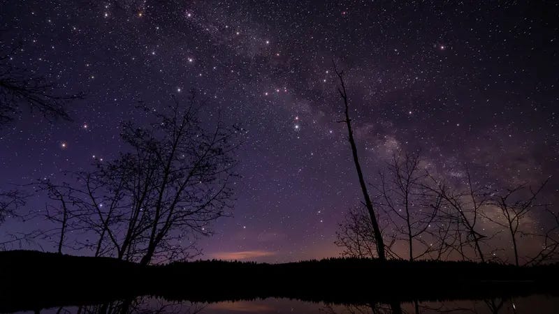 Tren Wisata Star Bathing, Apa Bedanya dengan Stargazing? - Regional  Liputan6.com