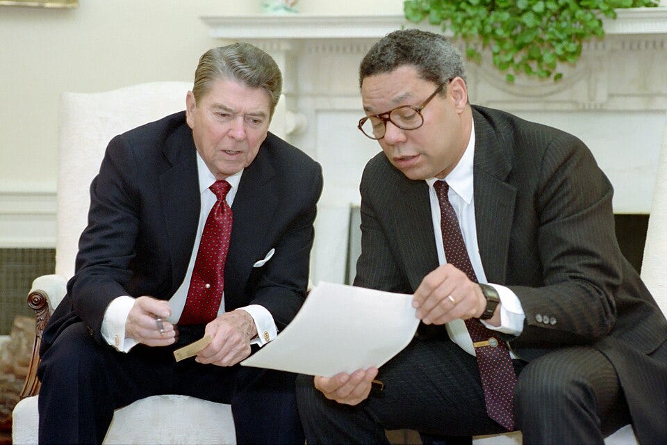 https://upload.wikimedia.org/wikipedia/commons/thumb/f/ff/President_Ronald_Reagan_and_Colin_Powell.jpg/960px-President_Ronald_Reagan_and_Colin_Powell.jpg
