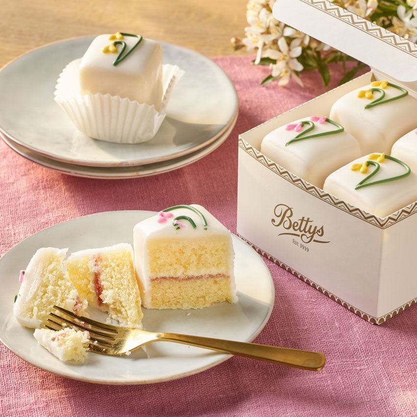 Fondant Fancies (Box of 4) Fondant Fancies (Box of 4)