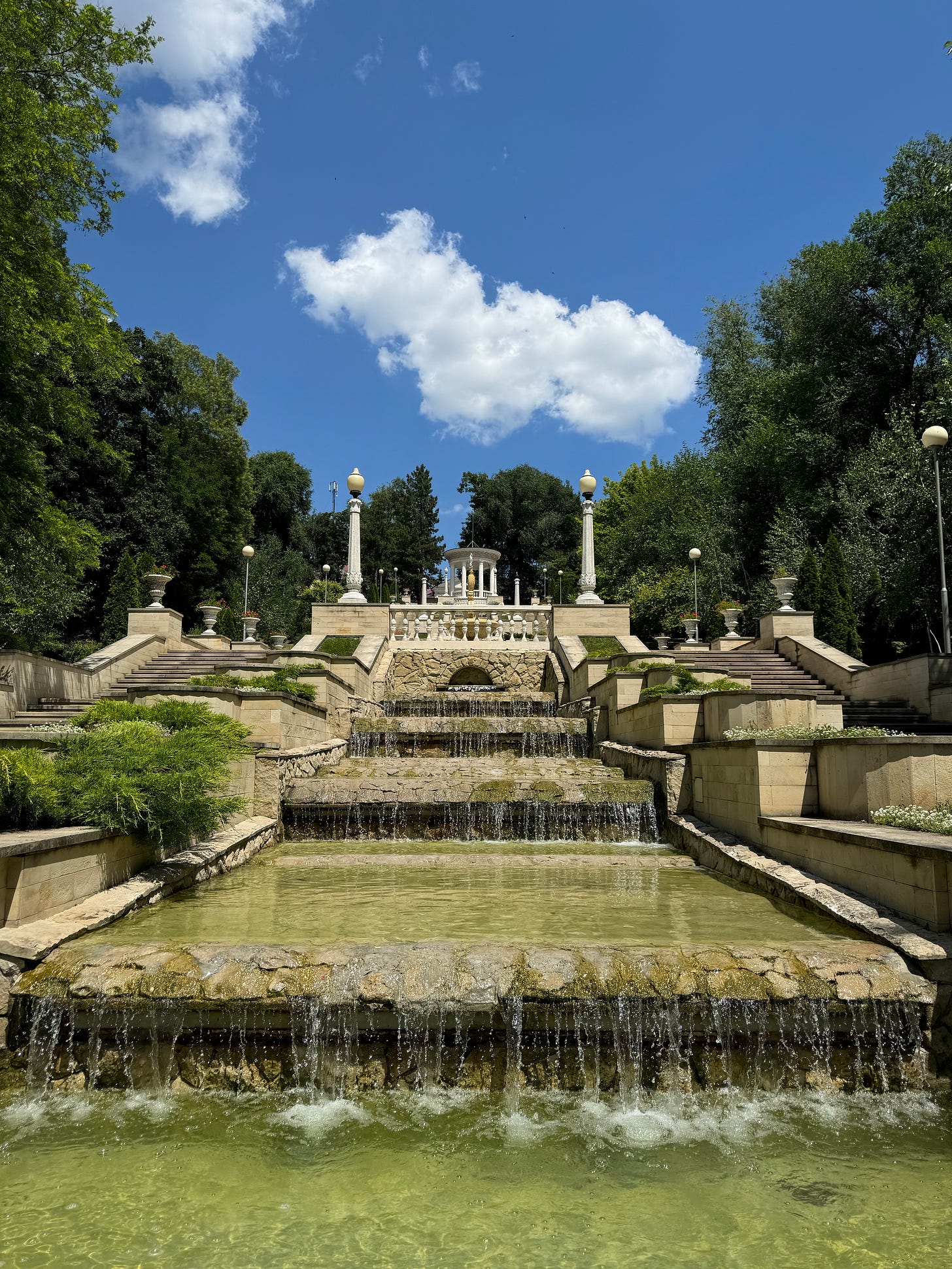 Cascade Stairs, Valea Morilor Park