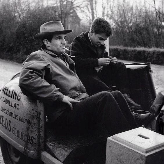 François Truffaut e Jean-Pierre Léaud, o protagonista de “Os incompreendidos”, no set de filmagens (1958) François Truffaut e Jean-Pierre Léaud, o protagonista de “Os incompreendidos”, no set de filmagens (1958)