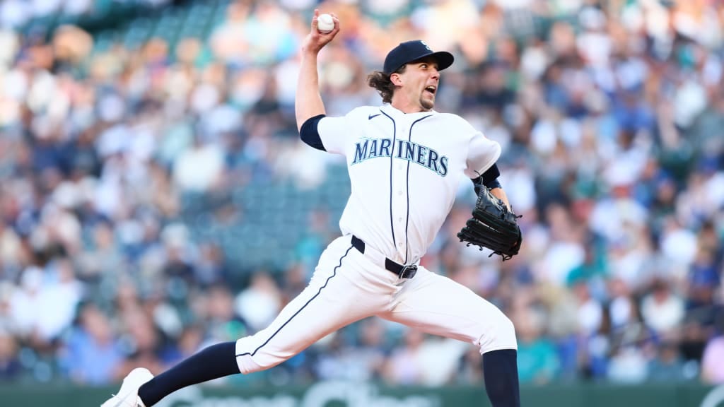 Logan Gilbert ends the 7th with 10th strikeout
