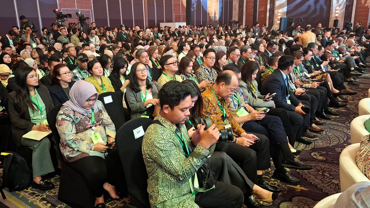 Hundreds of government officials, policymakers, business leaders, investors, academics, and representatives of international organisations attend the plenary session of the Indonesia International Sustainability Forum 2026 Hundreds of government officials, policymakers, business leaders, investors, academics, and representatives of international organisations attend the plenary session of the Indonesia International Sustainability Forum 2026
