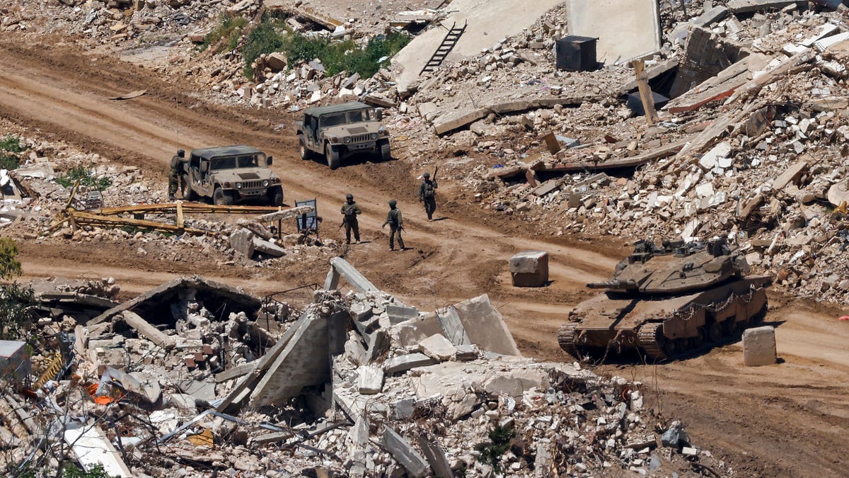 U.S., Iran remain deadlocked over blockade; Lebanese aid workers killed in Israeli “double tap“; Over half of South Sudan’s population faces acute hunger