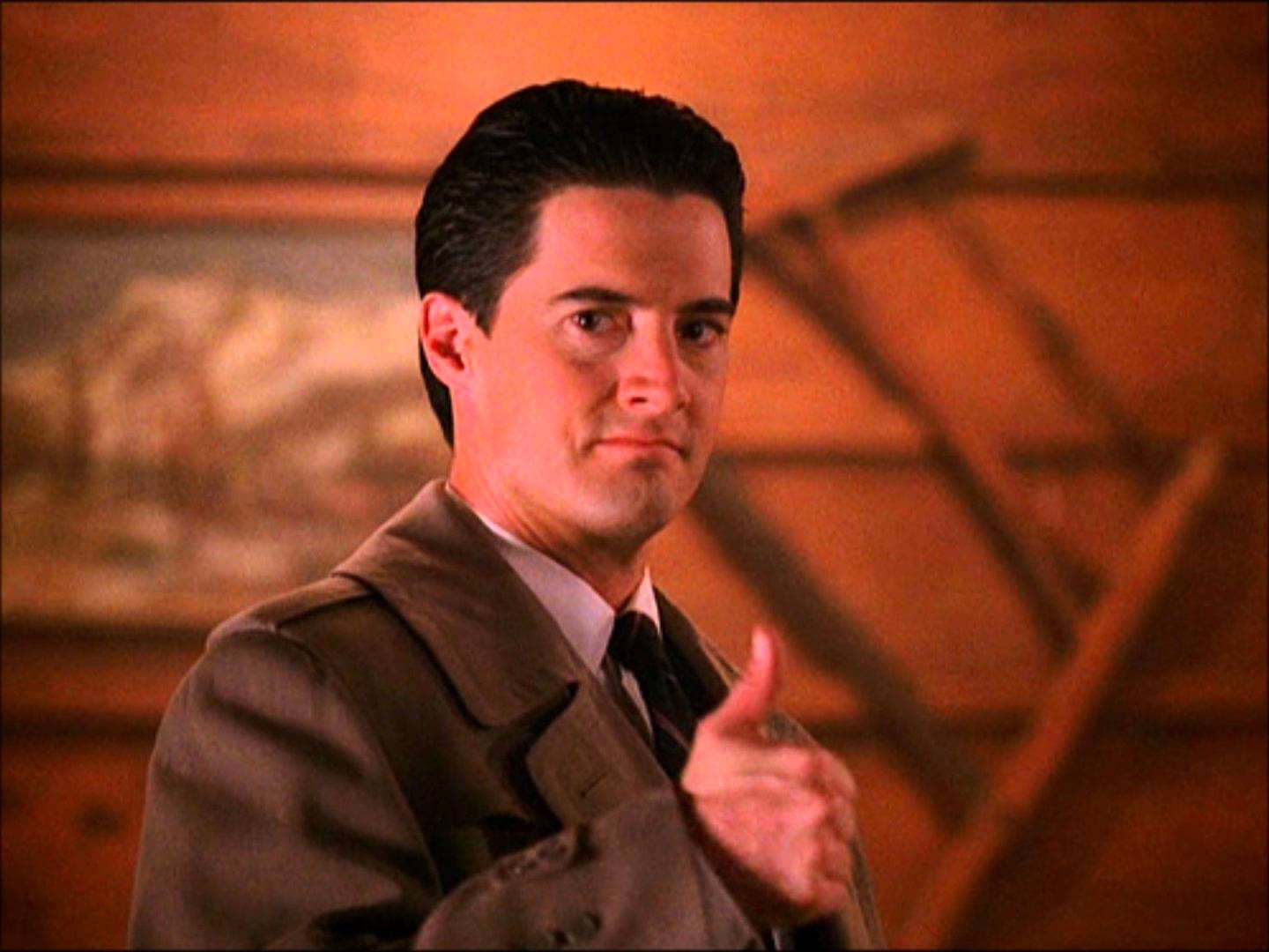 "Twin Peaks": Here's What FBI Special Agent Dale Cooper Looks Like 25 Years Later... - Bloody ...