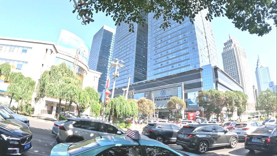 Cars parked cars in front of a building

AI-generated content may be incorrect.