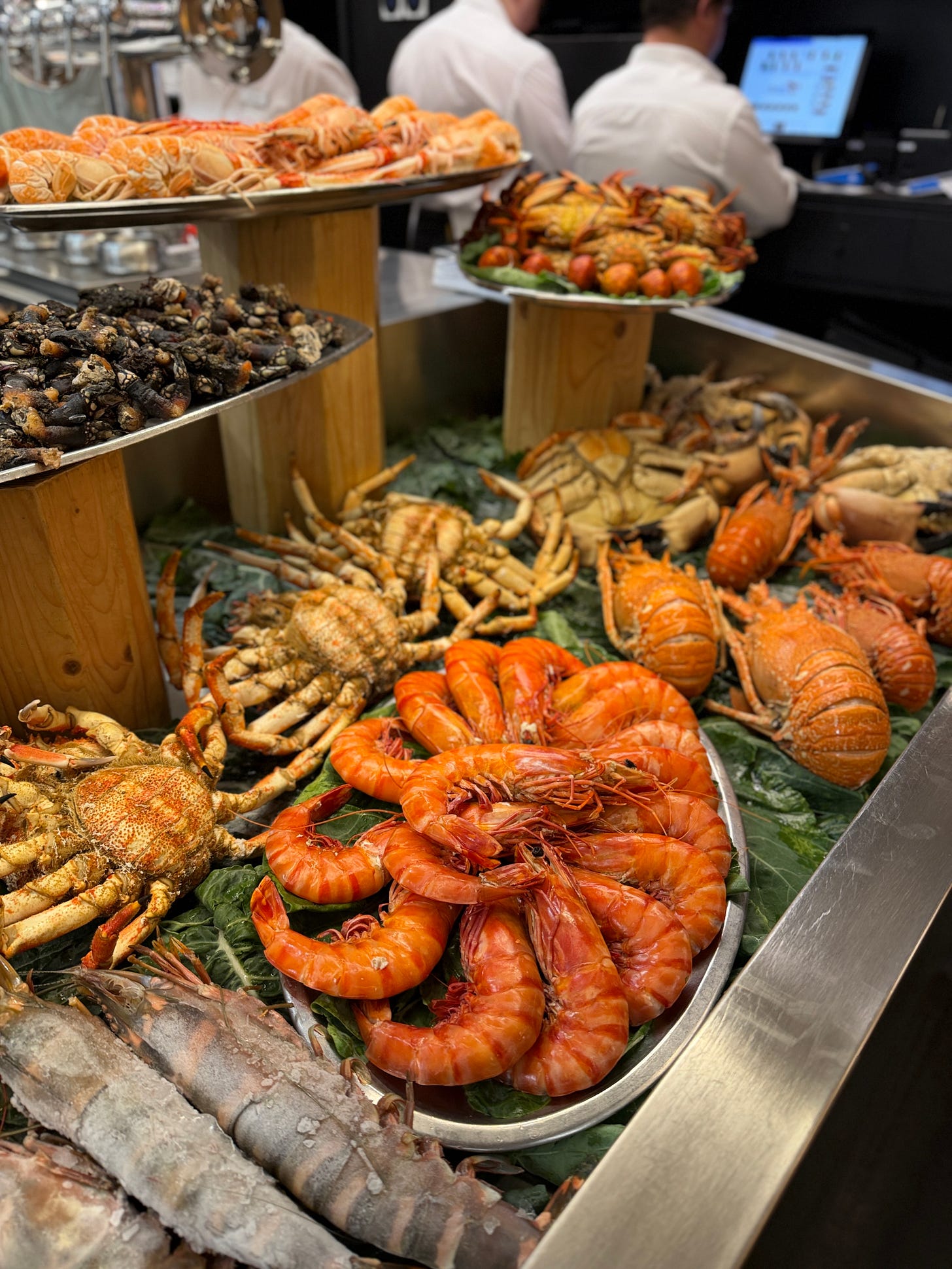 Top left and clockwise: Medium shrimp, scarlet shrimp with rice, seafood display, and brown crab with no sauce Top left and clockwise: Medium shrimp, scarlet shrimp with rice, seafood display, and brown crab with no sauce