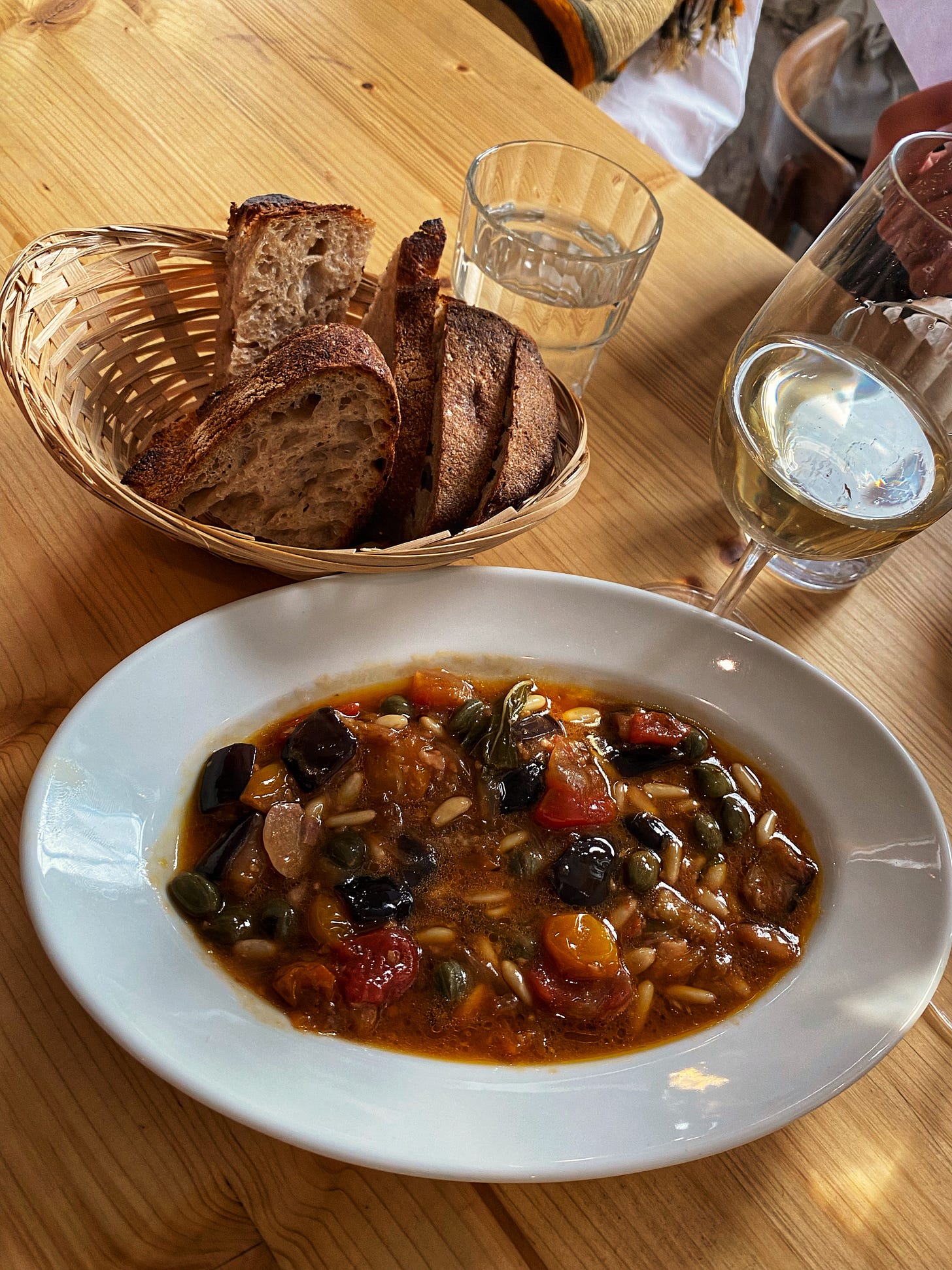 Caponata-delicatessen-place-paris