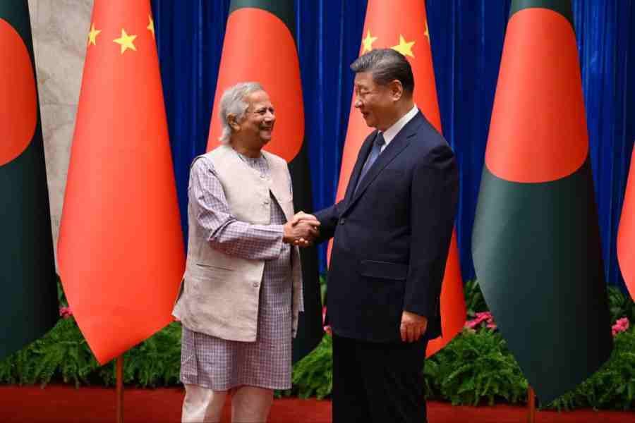 Muhammad Yunus and Xi Jinping. Photo: X/@ChiefAdviserGoB