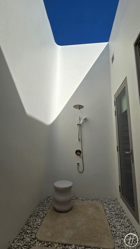 Deluxe One Bedroom Suite with Private Pool: The Bathroom