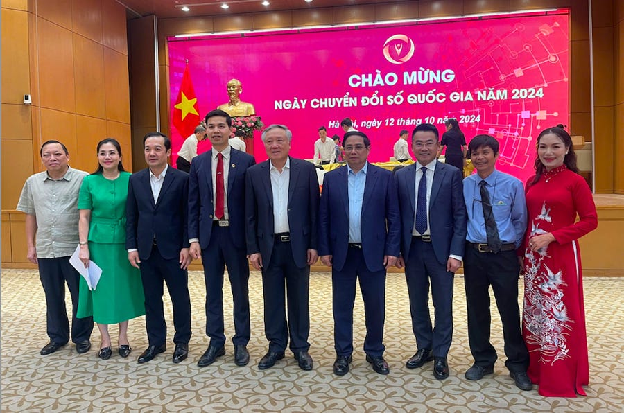 Thủ tướng Phạm Minh Chính và Phó Thủ tướng Thường trực Nguyễn Hòa Bình cùng các đại biểu tham dự chương trình. Thủ tướng Phạm Minh Chính và Phó Thủ tướng Thường trực Nguyễn Hòa Bình cùng các đại biểu tham dự chương trình.