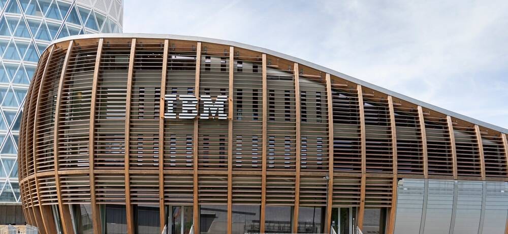 IBM orders US sales to locate near customers