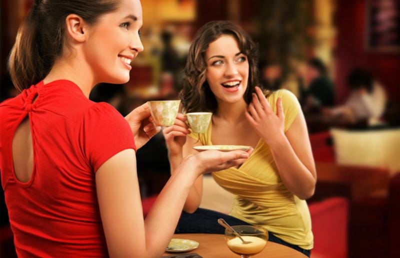 woman_chatting_coffee.jpg