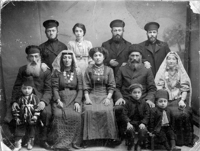 r/OldSchoolCool - My mother's family: Georgian-Caucasian Jews in 1911, Photo taken in Tbilisi r/OldSchoolCool - My mother's family: Georgian-Caucasian Jews in 1911, Photo taken in Tbilisi
