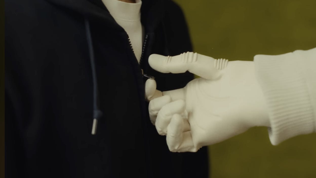 The more I watch NEO's new robot video the creepier it gets | Mashable