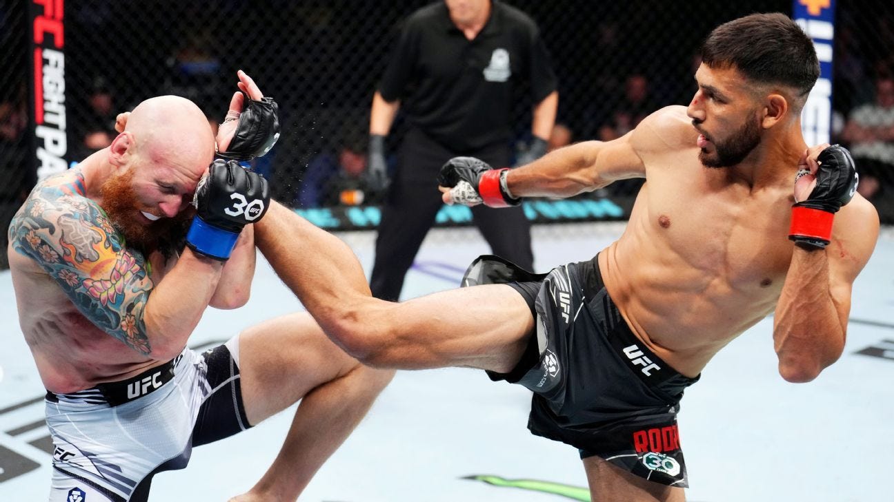 Yair Rodriguez taps Josh Emmett, wins UFC interim featherweight belt - ESPN Yair Rodriguez taps Josh Emmett, wins UFC interim featherweight belt - ESPN