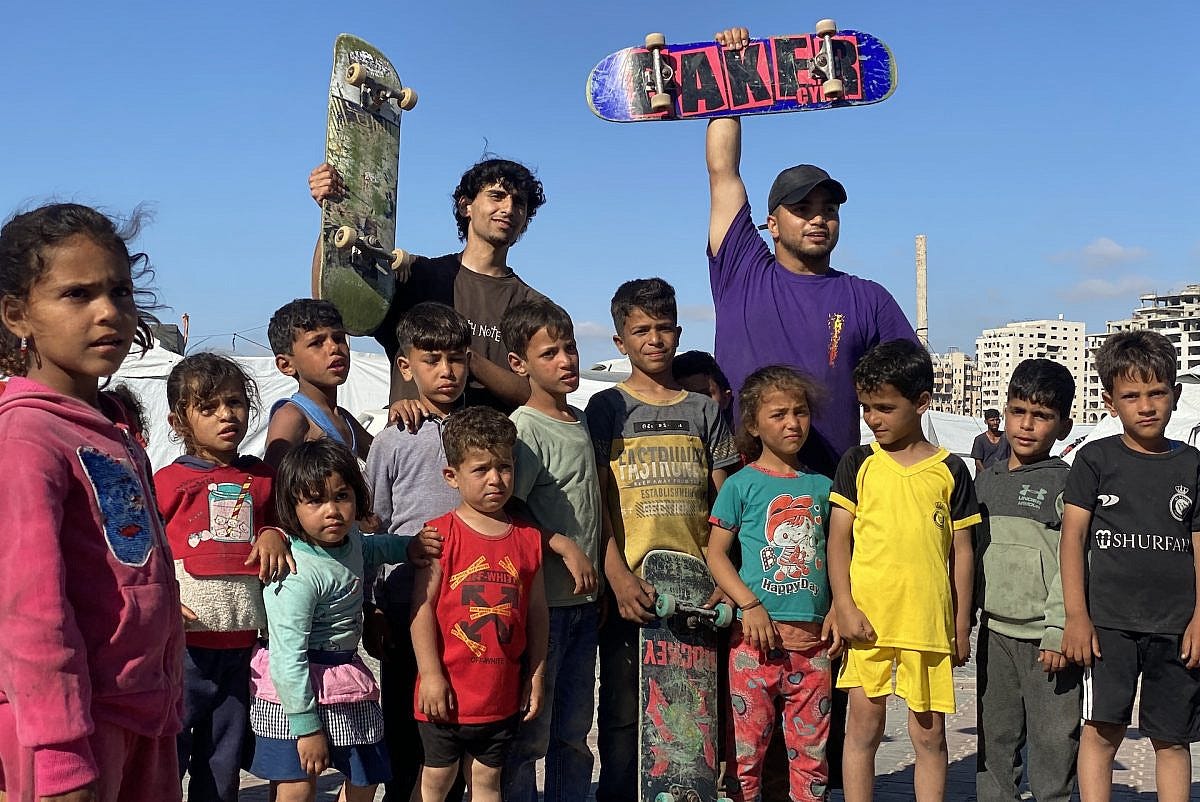Rajab Al-Rifi and his team training children at Gaza Port in western Gaza City, May 20, 2025. (Ahmed Ahmed)