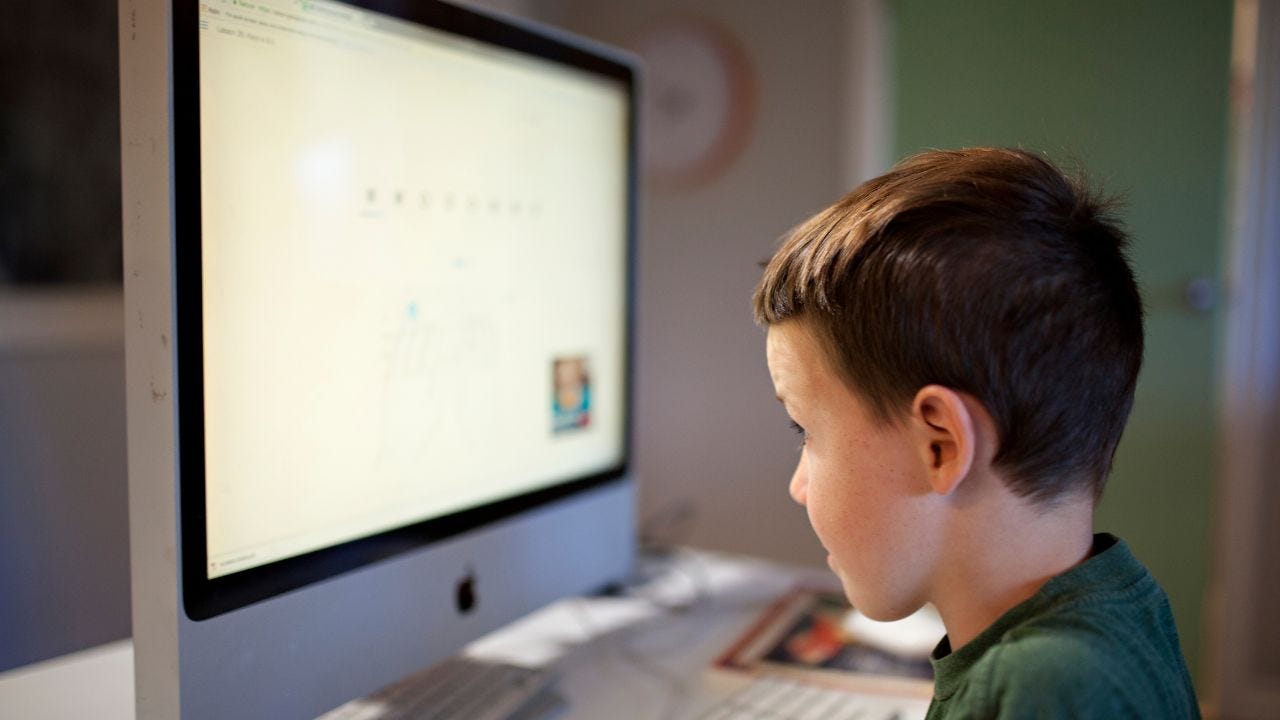 How Too Much Screen Time Can Impact a Child's Vision | WETM -  MyTwinTiers.com